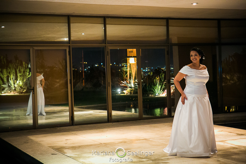 Fotos da noiva durante o making of no hotel mercure orizzonte em niteroi rj por MAriana Seelinger Fotografia