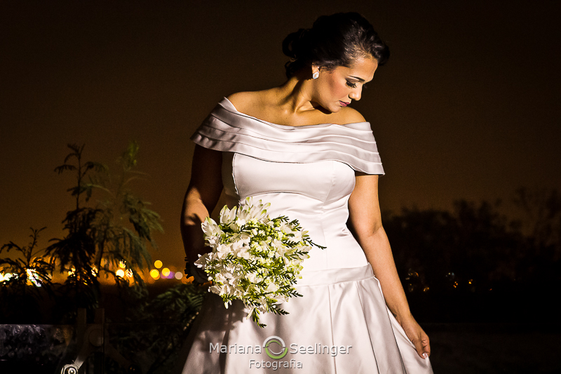 Fotos da noiva durante o making of no hotel mercure orizzonte em niteroi rj por MAriana Seelinger Fotografia