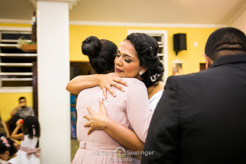Fotos do casamento com emoção por Mariana Seelinger Fotografia