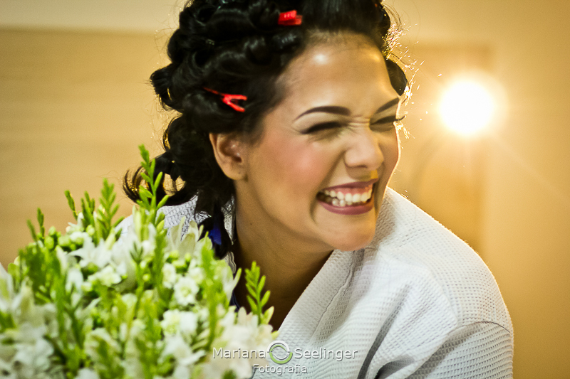 Fotos da noiva durante o making of no hotel mercure orizzonte em niteroi rj por MAriana Seelinger Fotografia