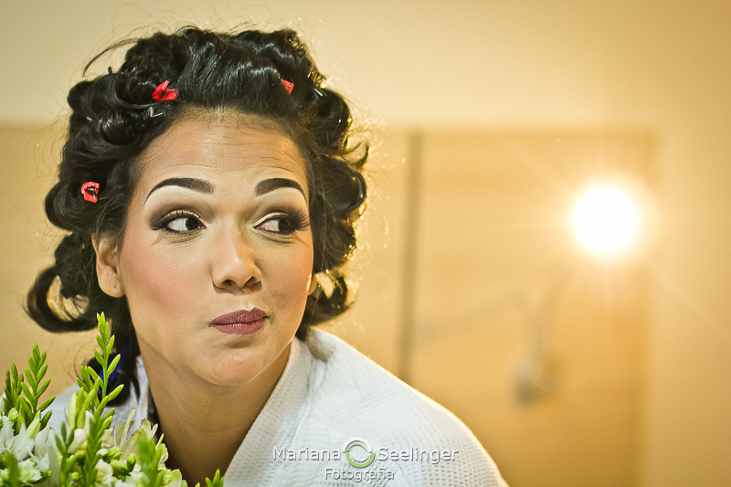 Fotos da noiva durante o making of no hotel mercure orizzonte em niteroi rj por MAriana Seelinger Fotografia