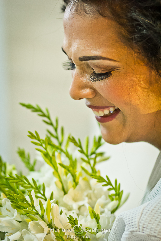 Fotos da noiva durante o making of no hotel mercure orizzonte em niteroi rj por MAriana Seelinger Fotografia