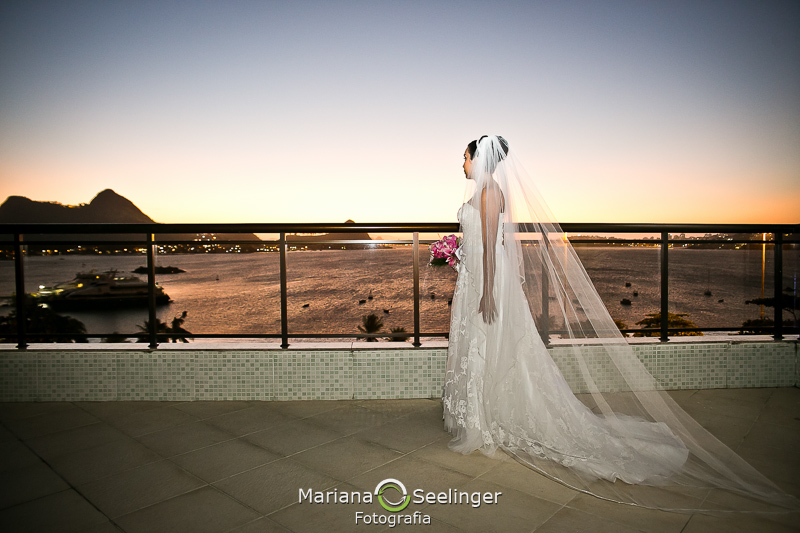 noiva pronta com o lindo fim de tarde