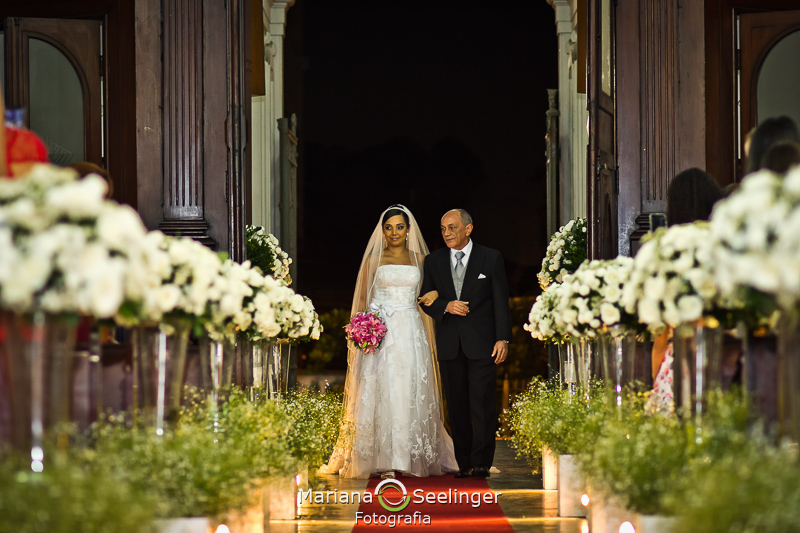 pai e noiva entrando