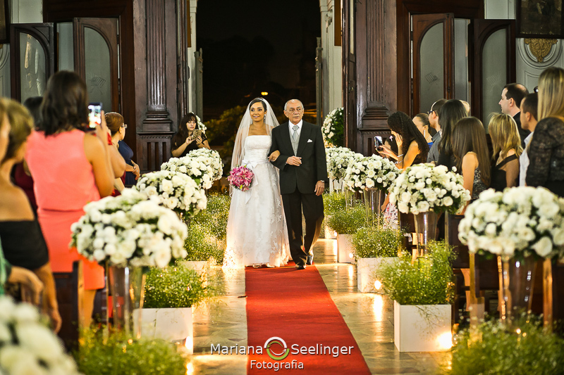 noiva e pai entrando