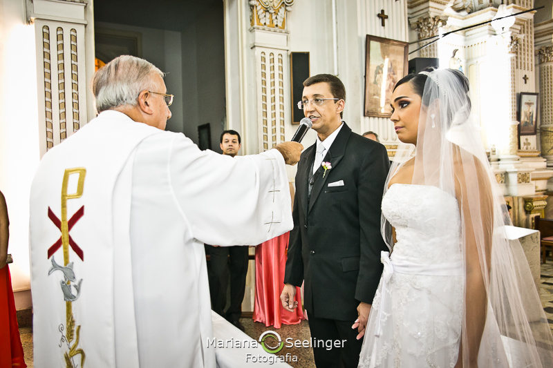 padre perguntando ao noivo