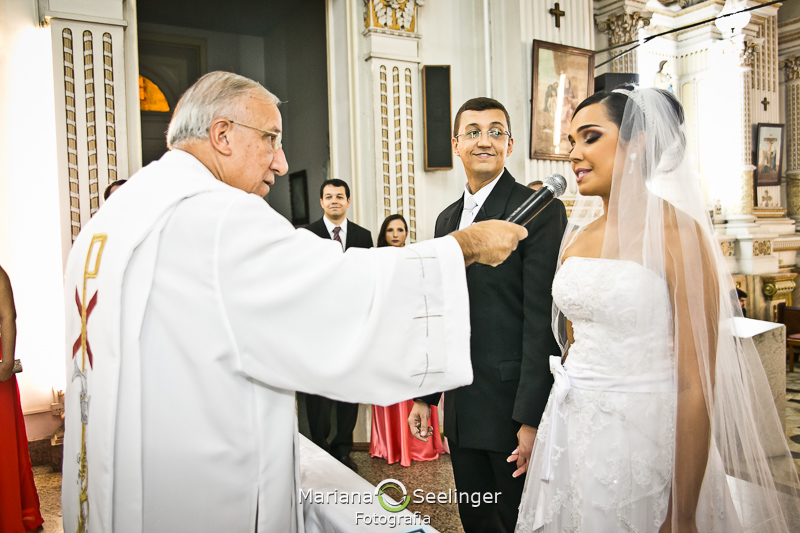 padre perguntando à noiva