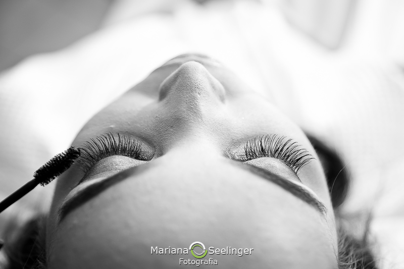 em preto e branco na fotografia de casamento Niterói por Mariana Seelinger numa bela foto do rosto