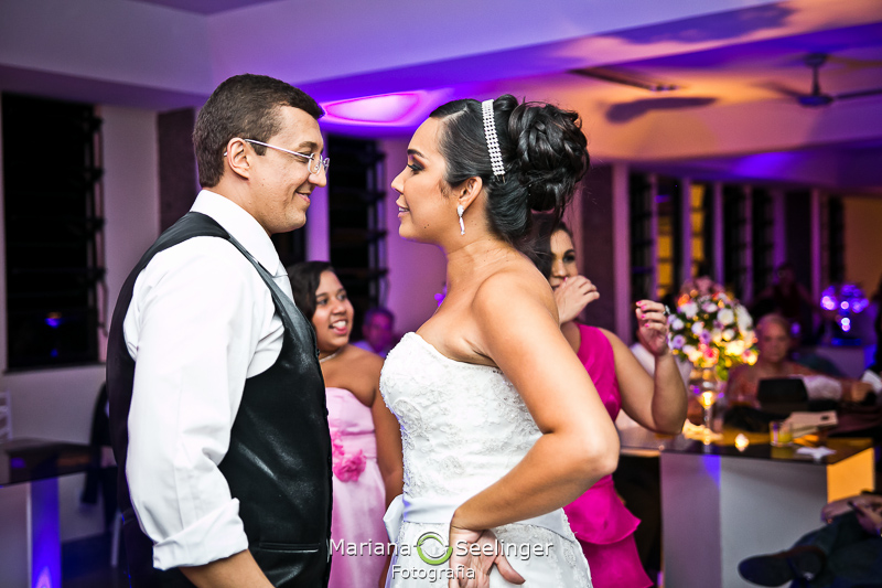 noiva ameaçando o noivo