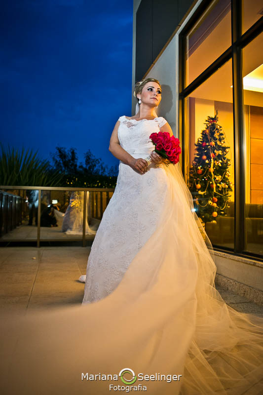Noiva antes do casamento em casamento registrado por Mariana Seelinger Fotografia de Casamentos e Familias em Niterói RJ
