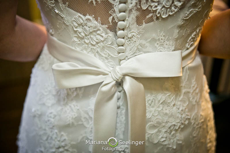 fotos do sapato de noiva no casamento realizado pela fotógrafa de casamentos Mariana Seelinger