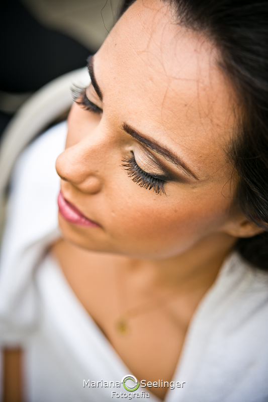 Cílios da noiva em making of em casamento registrado por Mariana Seelinger Fotografia de Casamentos e Familias em Niterói RJ
