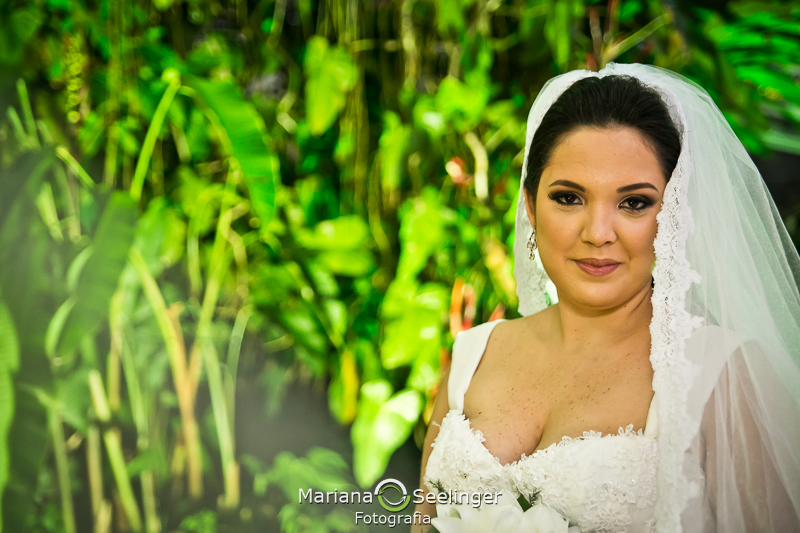 foto dos cílios da noiva durante o making of em apartamento na lapa - Rio de janeiro por AMriana Seelinger Fotografia