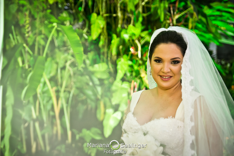 foto dos cílios da noiva durante o making of em apartamento na lapa - Rio de janeiro por AMriana Seelinger Fotografia