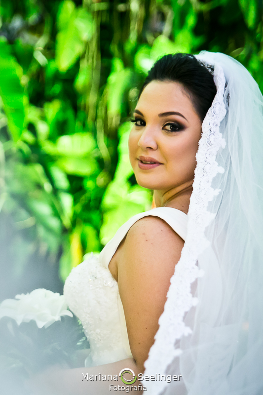 foto dos cílios da noiva durante o making of em apartamento na lapa - Rio de janeiro por AMriana Seelinger Fotografia