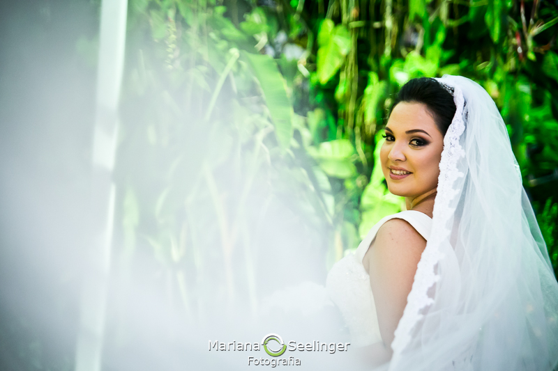 foto dos cílios da noiva durante o making of em apartamento na lapa - Rio de janeiro por AMriana Seelinger Fotografia