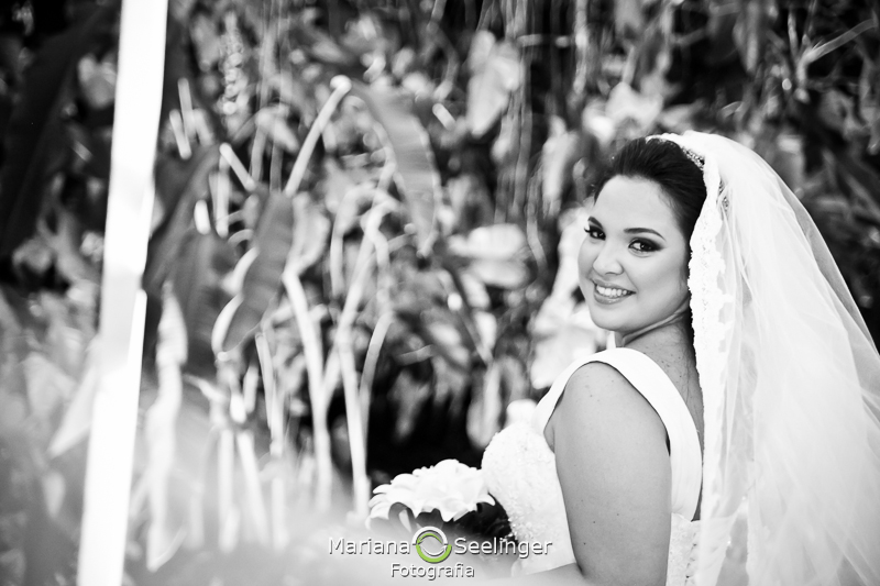 foto dos cílios da noiva durante o making of em apartamento na lapa - Rio de janeiro por AMriana Seelinger Fotografia