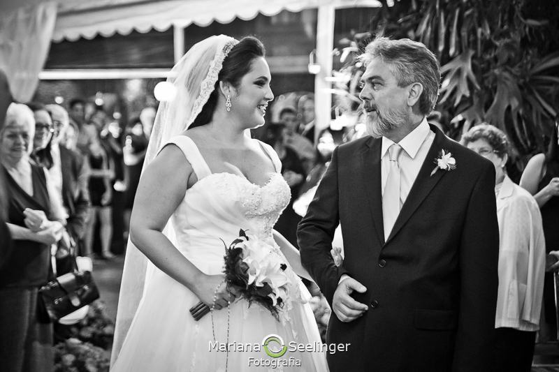 fotos emocionantes do dia do casamento no alto da boa vista RJ em registro de Mariana Seelinger Fotografia