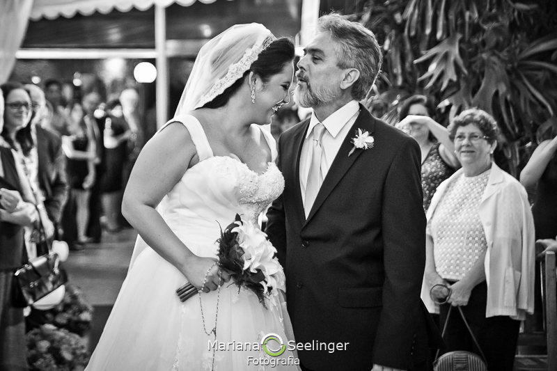fotos emocionantes do dia do casamento no alto da boa vista RJ em registro de Mariana Seelinger Fotografia