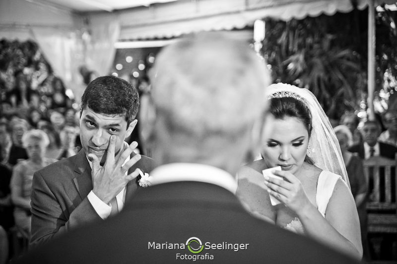 fotos emocionantes do dia do casamento no alto da boa vista RJ em registro de Mariana Seelinger Fotografia