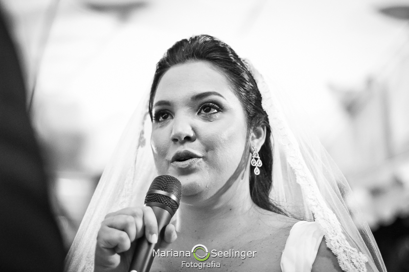 fotos emocionantes do dia do casamento no alto da boa vista RJ em registro de Mariana Seelinger Fotografia
