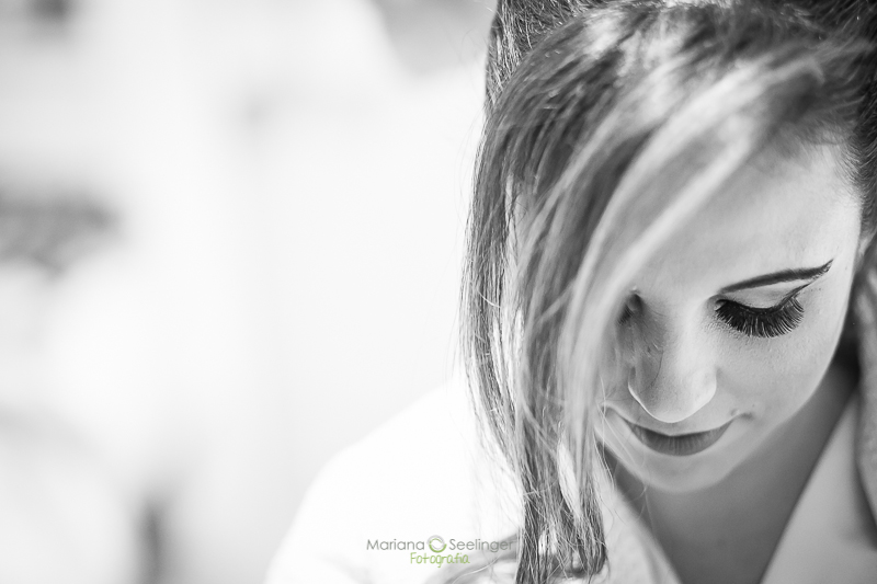 foto dos cílios da noiva durante o making of em apartamento na lapa - Rio de janeiro por AMriana Seelinger Fotografia