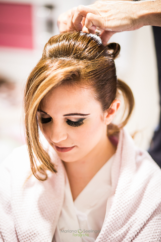 foto dos cílios da noiva durante o making of em apartamento na lapa - Rio de janeiro por AMriana Seelinger Fotografia