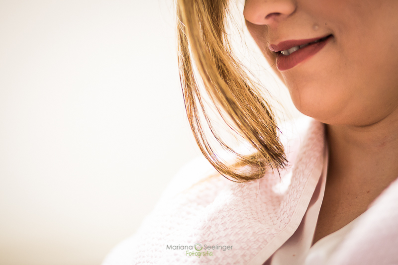 Foto do cabelo e da boca da noiva em casamento registrado por Mariana Seelinger Fotografia de Casamentos e Familias em Niterói RJ