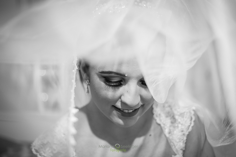 foto dos cílios da noiva durante o making of em apartamento na lapa - Rio de janeiro por AMriana Seelinger Fotografia