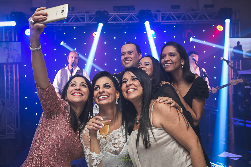 Fotos de casamento noivos em ICB Iate Clube Brasileiro em Niterói RJ por Mariana Seelinger