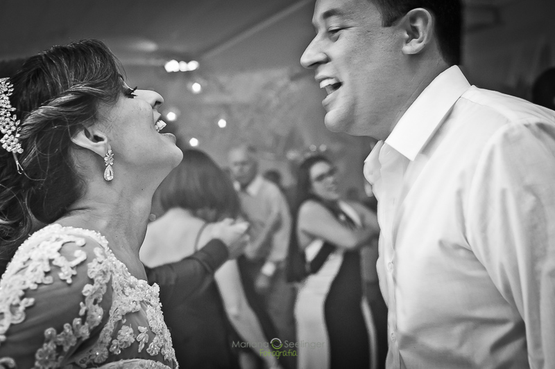 NOivos em casamento registrado por Mariana Seelinger Fotografia de Casamentos e Familias em Niterói RJ