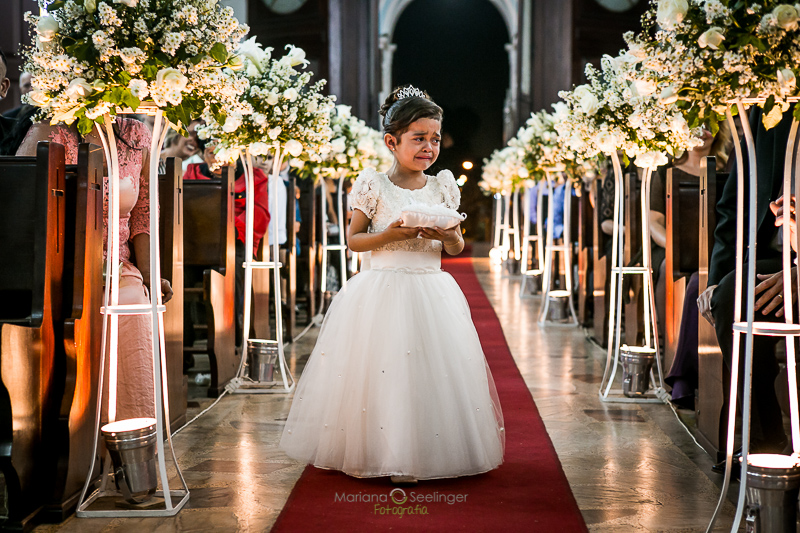 Foto da cerimônia de casamento Igreja em Niterói RJ por Mariana Seelinger