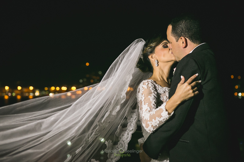 Fotos de casamento noivos em ICB Iate Clube Brasileiro em Niterói RJ por Mariana Seelinger