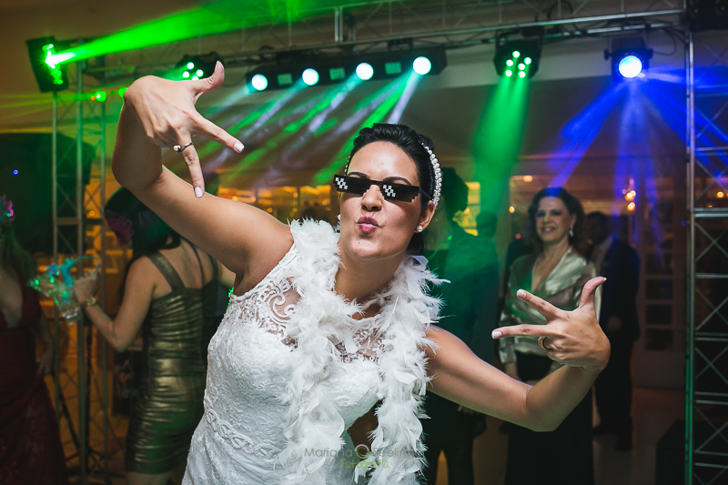 Npoiva na pista de dança da casa da amizade em casamento registrado por Mariana Seelinger Fotografia de Casamentos e Familias em Niterói RJ
