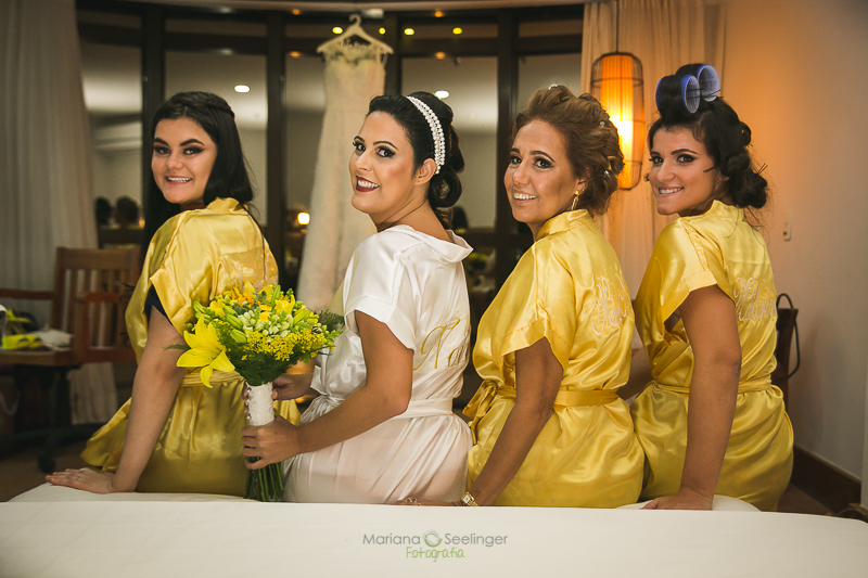 Making of da noiva em hotel fotos de casamento de Mariana Seelinger fotógrafa da casamentos e famílias RJ