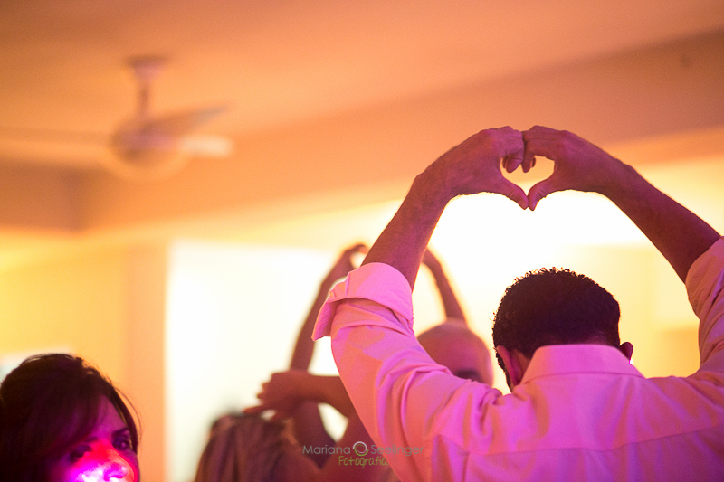 Convidados dos noivos em casamento registrado por Mariana Seelinger Fotografia de Casamentos e Familias em Niterói RJ