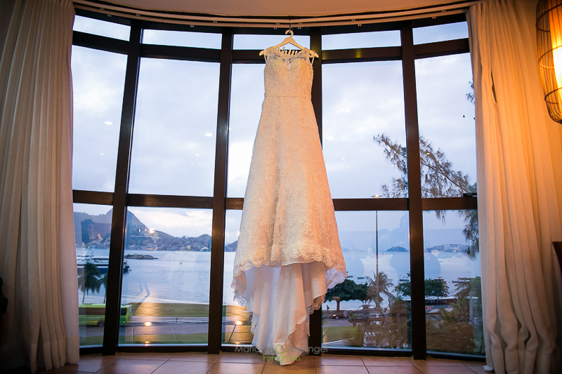 Foto de Vestido de Noiva por Mariana Seelinger Fotógrafos de casamento em Niterói RJ