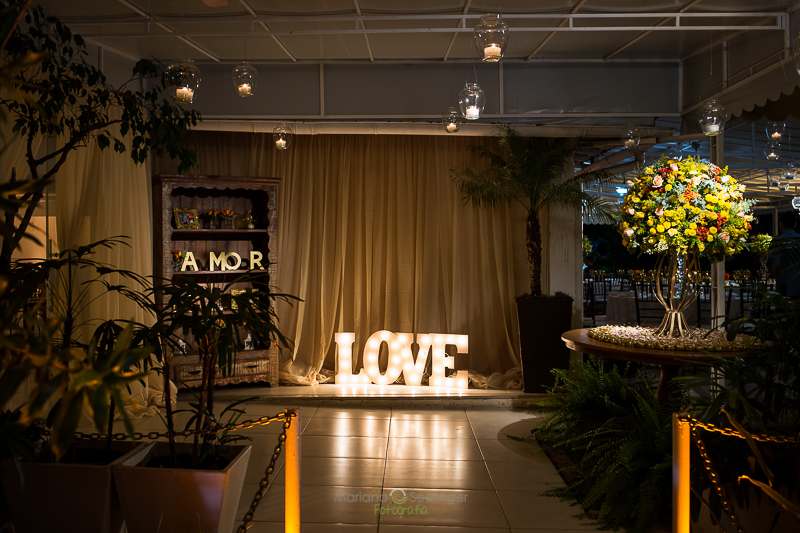Foto da de coração da casa de festas em casamento registrado por Mariana Seelinger Fotografia de Casamentos e Familias em Niterói RJ