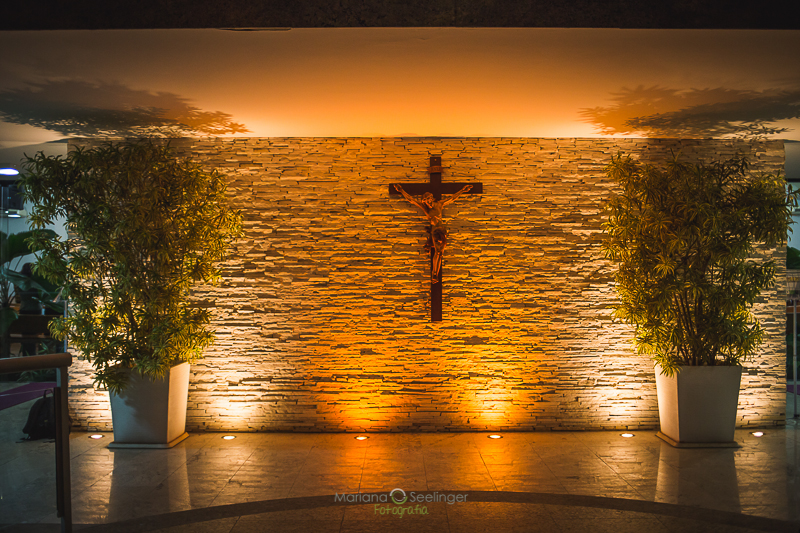 Foto da igreja em casamento registrado por Mariana Seelinger Fotografia de Casamentos e Familias em Niterói RJ