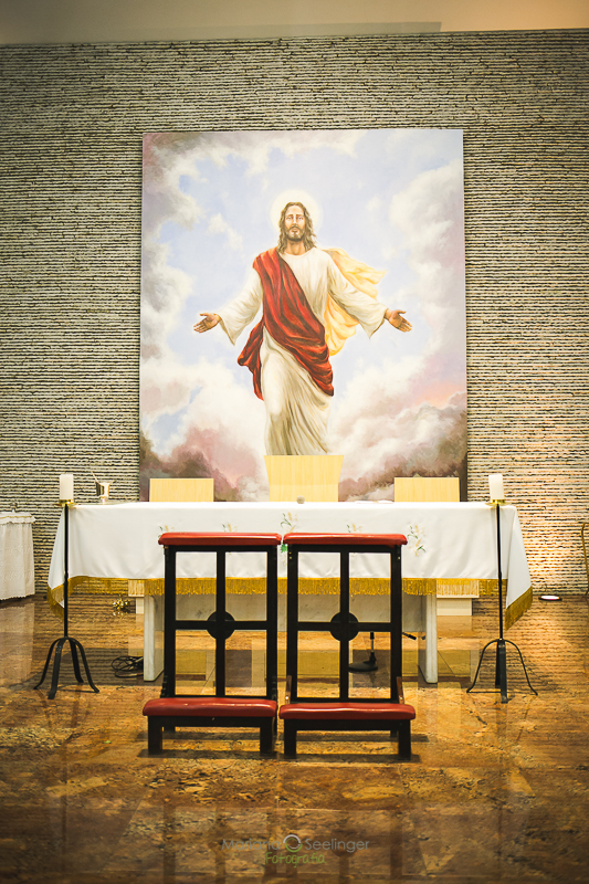 Decoração do altar em casamento registrado por Mariana Seelinger Fotografia de Casamentos e Familias em Niterói RJ