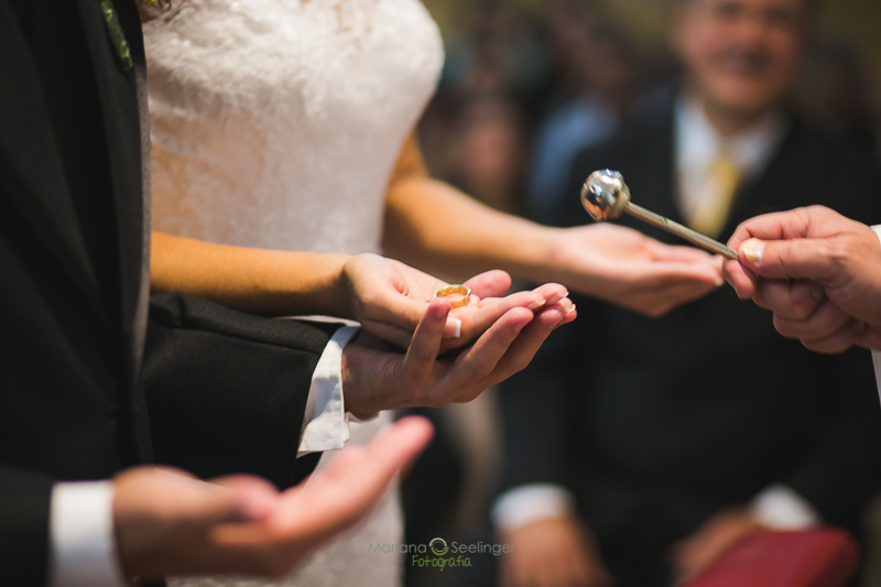 Fotos das alianças por Mariana Seelinger na Igreja Matriz de São Francisco em Niterói, RJ