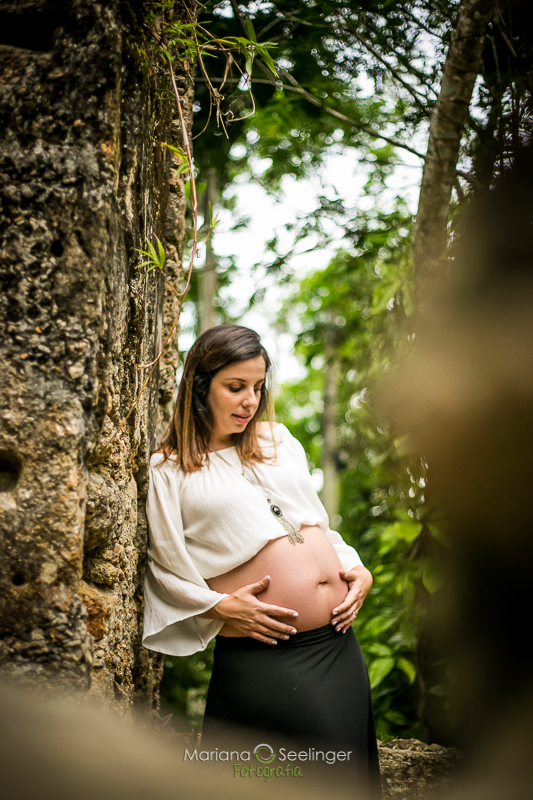 Ensaio de Gestante em paisagem carioca pelo olhar de Mariana Seelinger Fotografia de Casamentos e Famílias