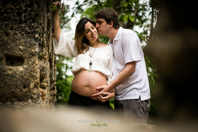 Ensaio de Gestante em paisagem carioca pelo olhar de Mariana Seelinger Fotografia de Casamentos e Famílias