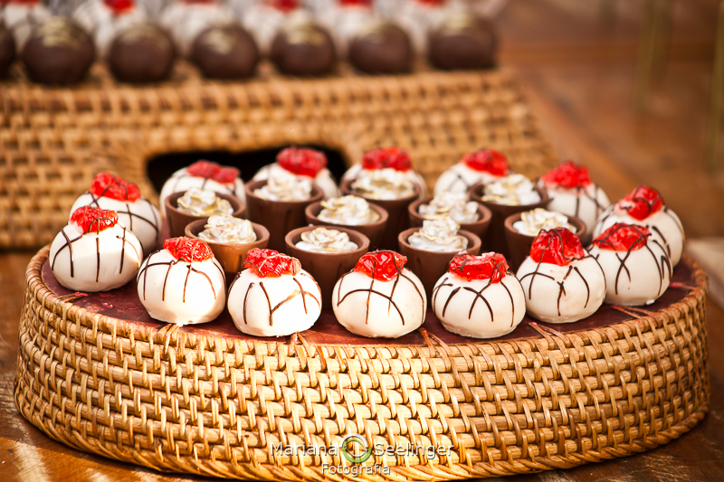 Foto da decoração de casamento napraia de camboinhas por Mariana Seelinger Fotografia de Casamentos e Familias em Niteroi e Rio de Janeiro