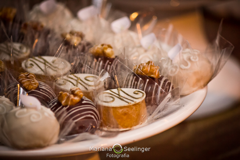 doces finos de casamento em fotografia de Mariana Seelinger Fotógrafa de Casamentos em Niterói e RJ