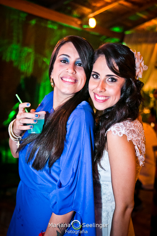 Noiva e sua familia em fotografia de Mariana Seelinger Fotógrafa de Casamentos em Niterói e RJ