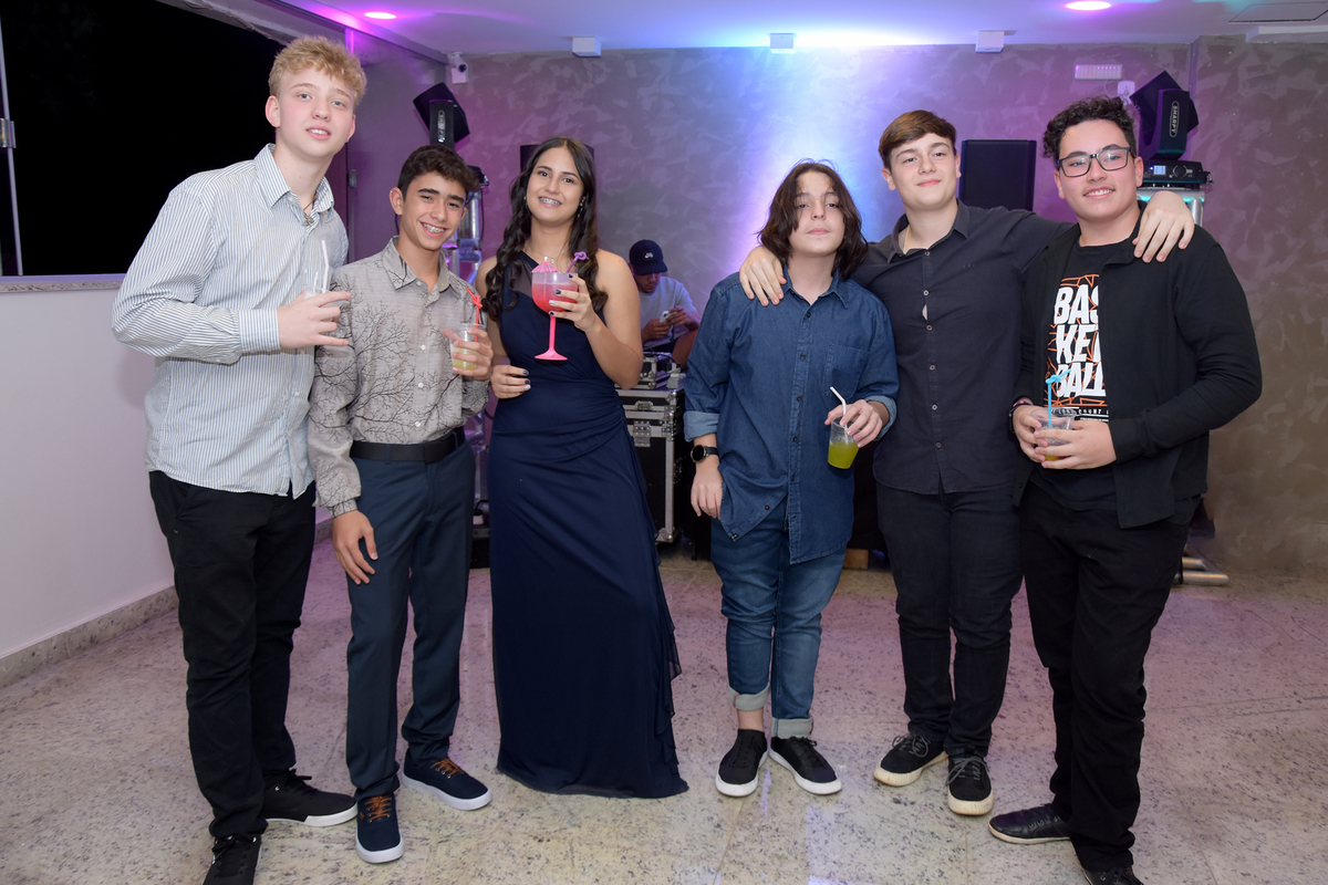 festa de 15 anos no salão do meu prédio