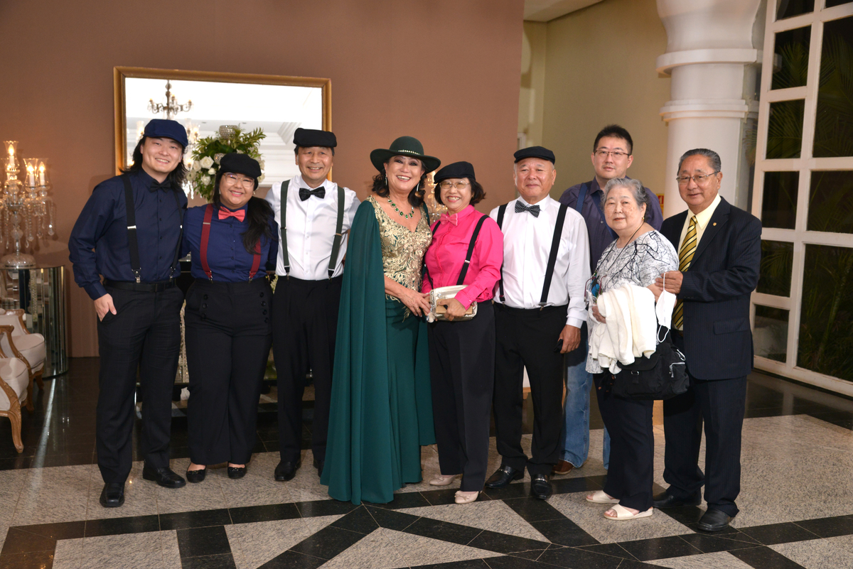 Confraternização no espaço da corte Brasília