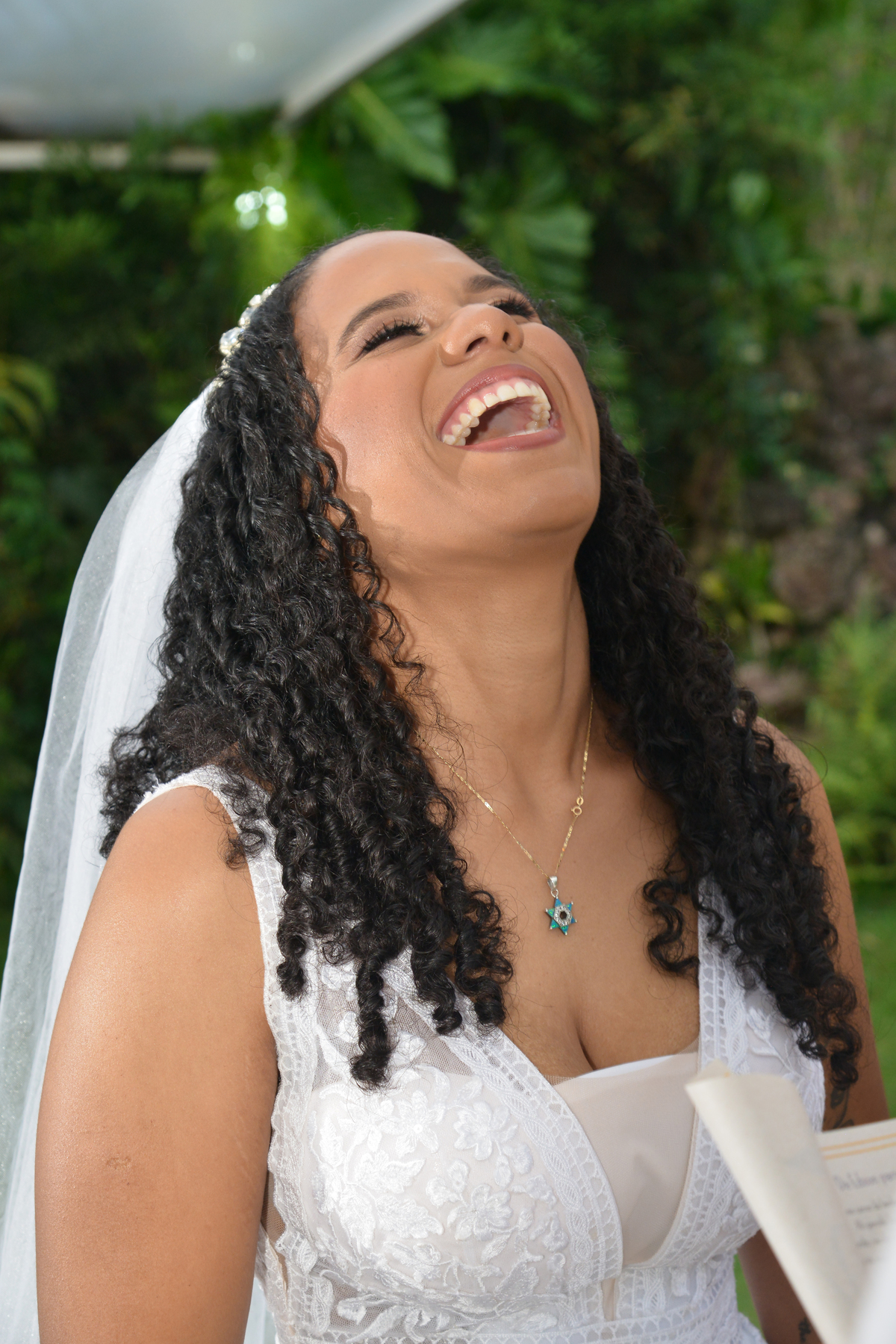 Alegria da noina no casamento