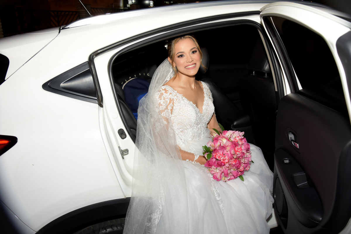 foto de Noiva No carro